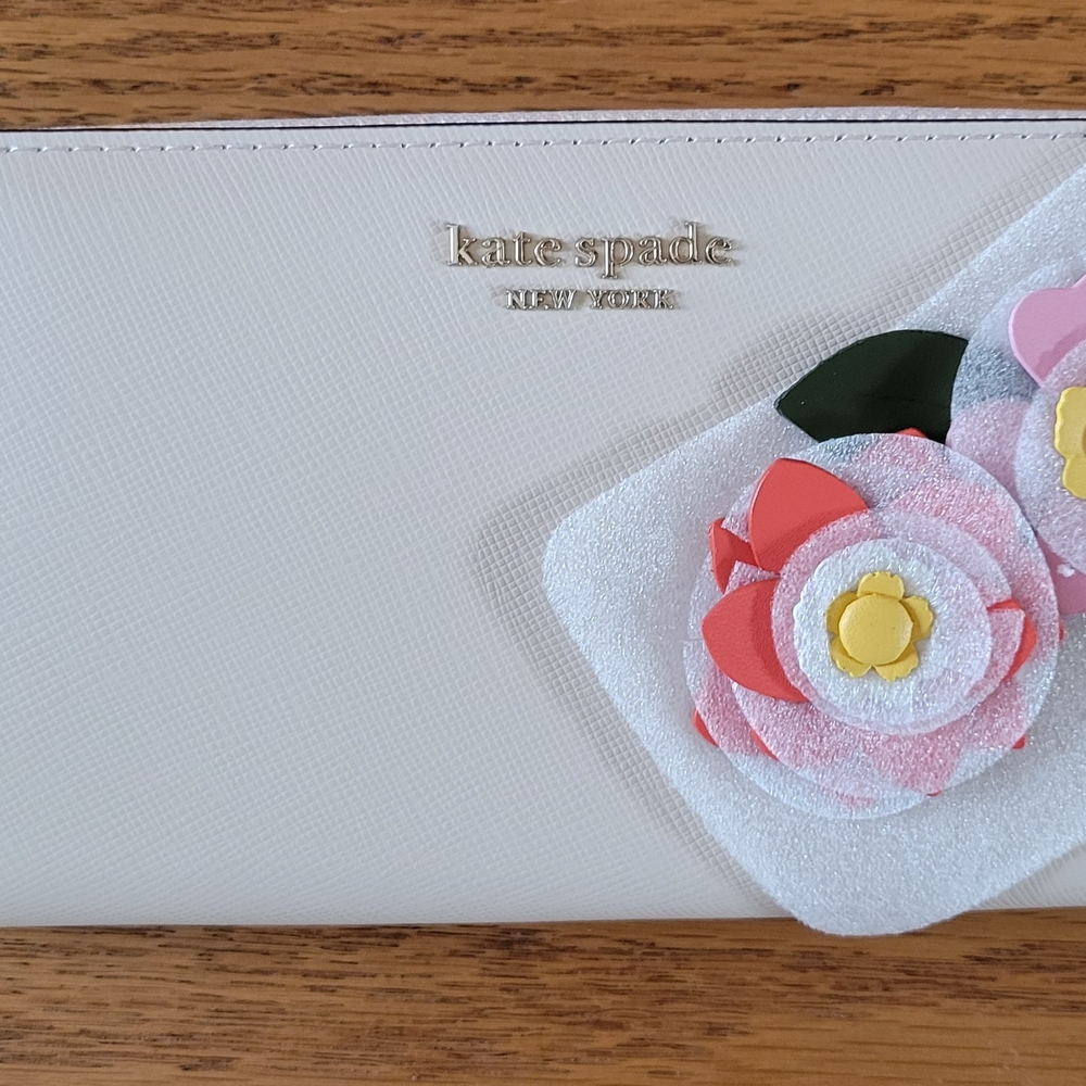 Kate Spade New York Milk Glass White Floral Wallet
